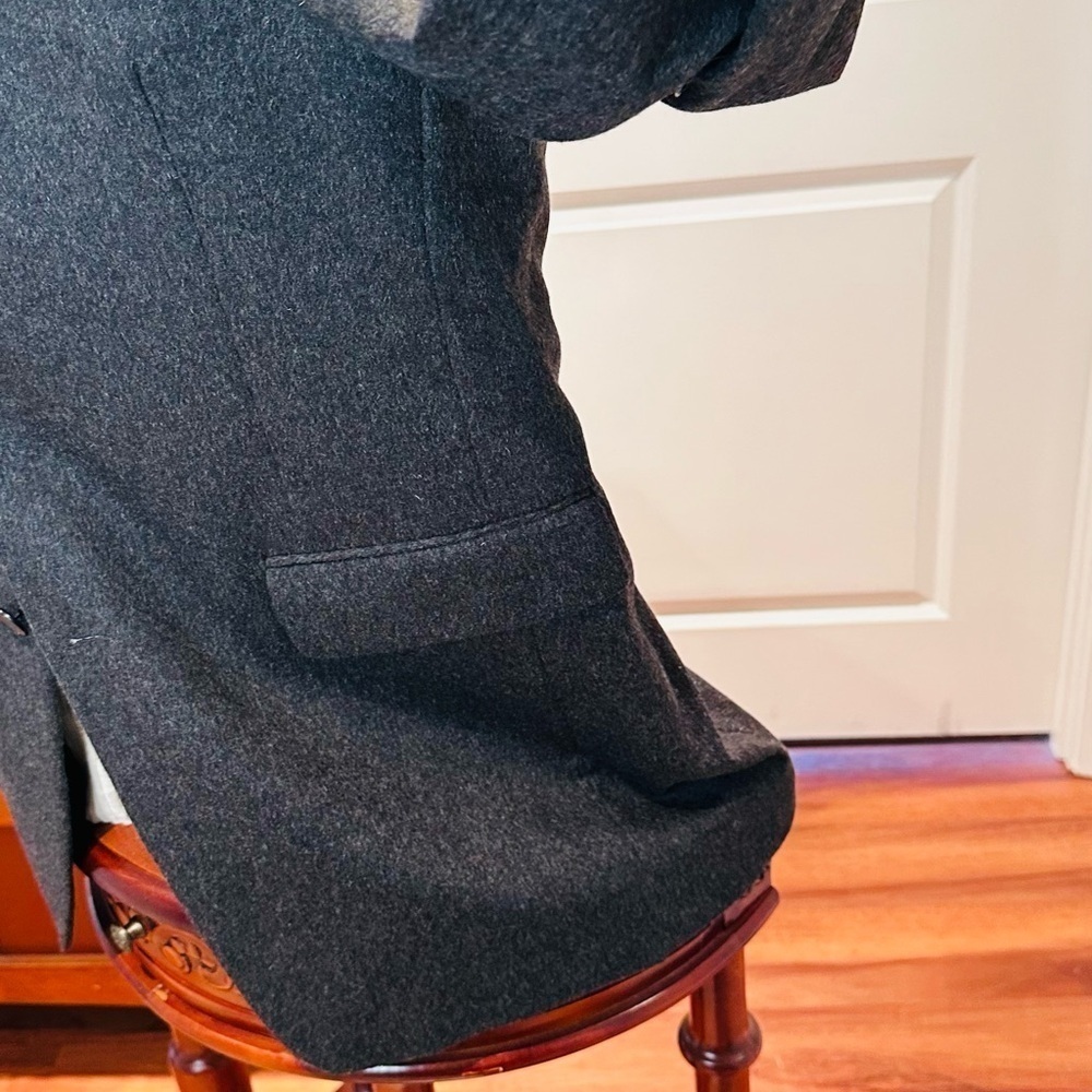 Jos.A. Bank 100% Cashmere Sport Coat. - Picture 4 of 7